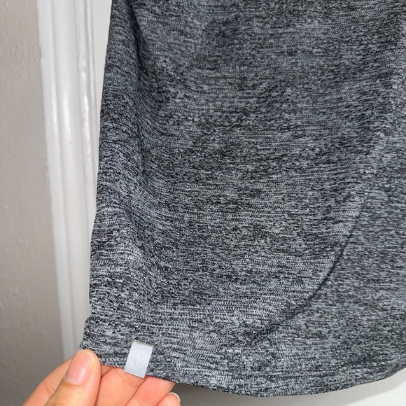 Lululemon Short Sleeve Cropped T Shirt Heathered Grey Sz 4 - Picture 5 of 5